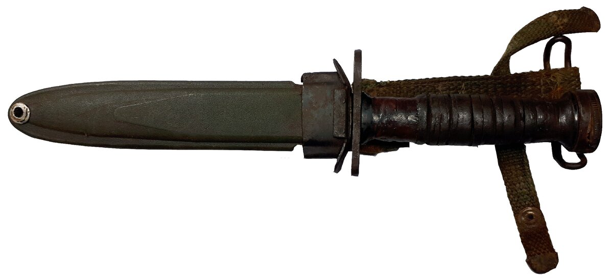 Наш штык-нож М4 в ножнах.