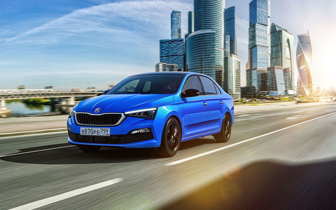 На фоне Москва-Сити