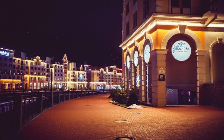 Кафе-бар «Follow Me Cafe»