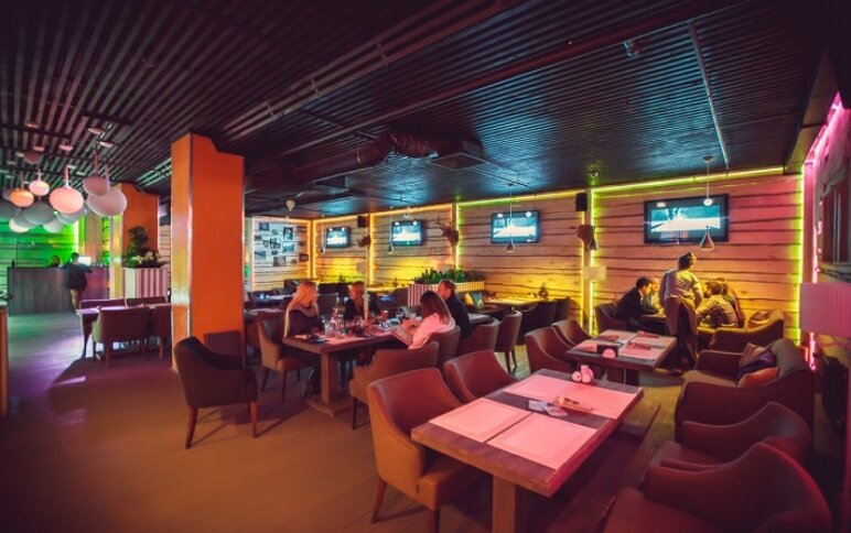 Кафе-бар «Follow Me Cafe»