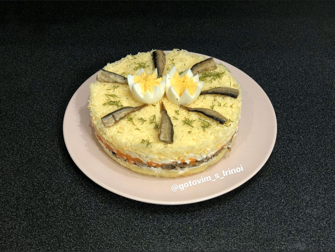 Закусочный тортик с крекерами.