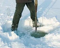 Как сделать лунку во льду: правила бурения и рубки лунок