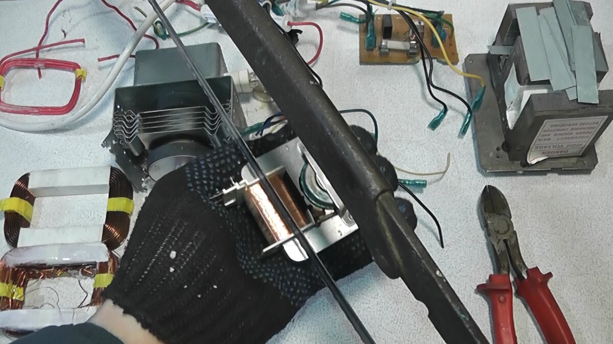 Сколько меди в микроволновки. Медь в микроволновке. Сколько меди в микроволновой печи. Цветмет в микроволновке. Медь в микроволновках.