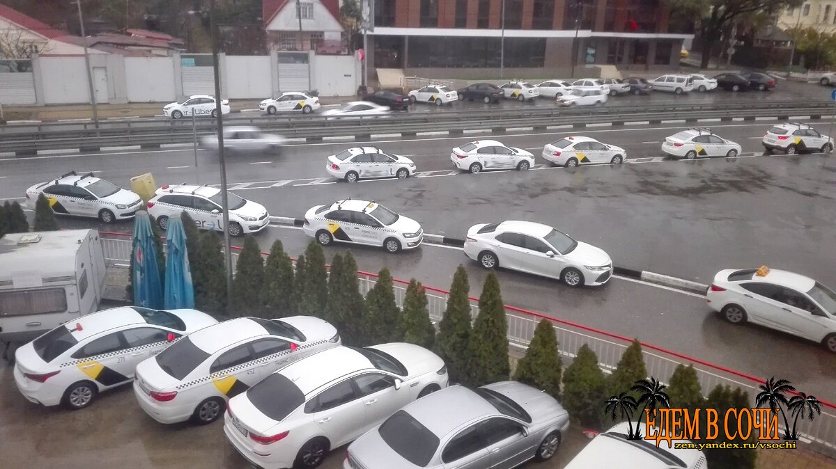 Фото возле таксопарка.