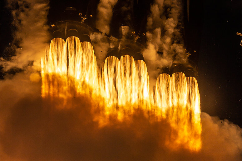 Работа трех ускорителей на старте Falcon Heavy © SpaceX