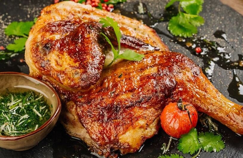 Как правильно и вкусно жарить курицу: чтобы она получилась сочной и румяной, целым кусочком и с хрустящей корочкой