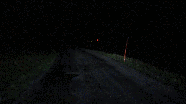Это анимация, с демонстрацией света на дороге. Сначала ближний, далее ближний-дальний (камера фактически не видит разницы, но в живую всё не так печально), далее ближний + ПТФ, потом ближний-дальний + ПТФ с открытой шторкой.