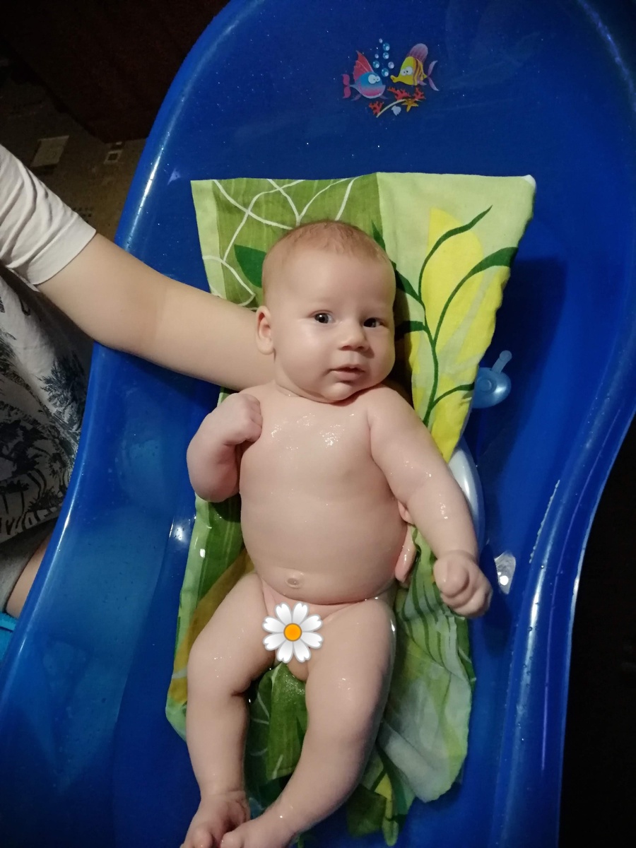 Кроха любит купаться 