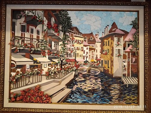 каждая деталь меньше 1 см.