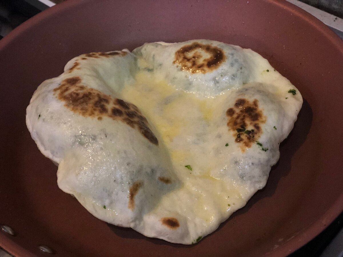 На сковороде