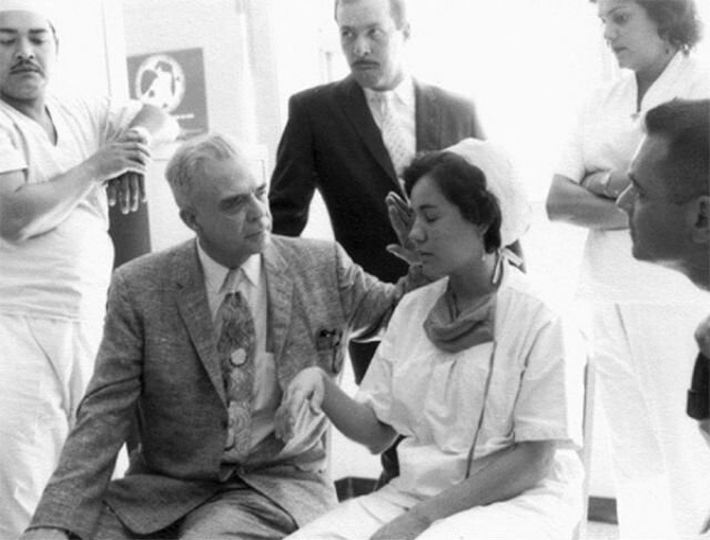 Сеанс гипноза Милтона Эриксона (Фото: WikiMedia)