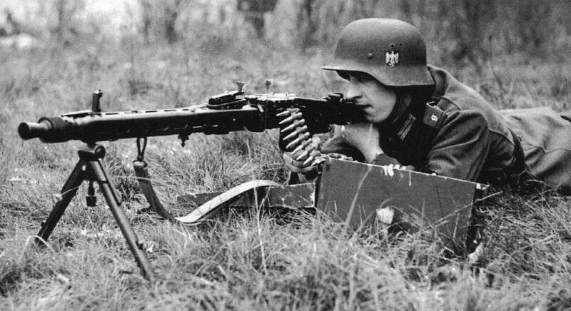 Солдат c MG42