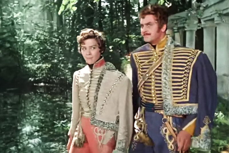 Кадр из фильма "Гусарская баллада"