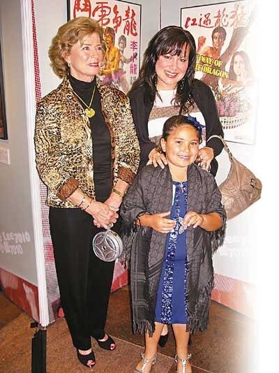 Шеннон с мамой и дочкой