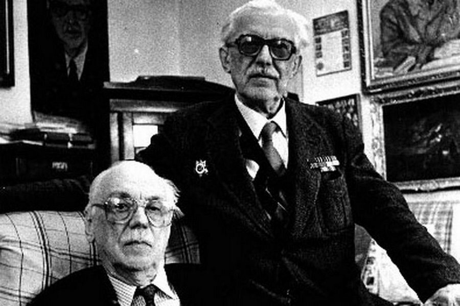 Сергей и Михаил Михалковы. Оба написали гимны. Один - гимн СССР и РОССИИ, другой - гимн железной дивизии СС (по его же собственному признанию).