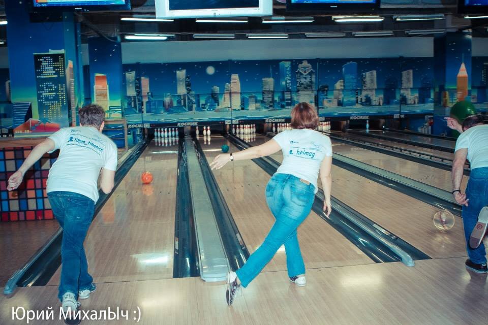 Блогеры играют в боулинг. Космик-Капитолий, 2015г