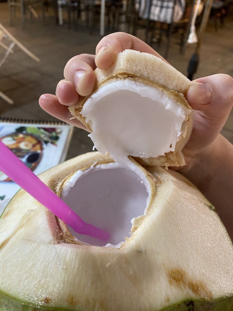 Не смогли оценить вкус кокоса. 