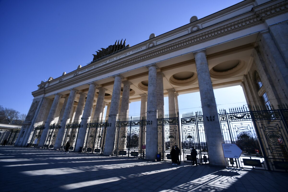 Ворота закрыты и никого не пускают 