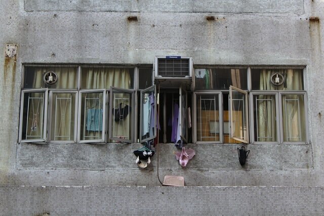 Гонконгские джунгли: жизнь в квартирах-клетках по соседству с тараканами
