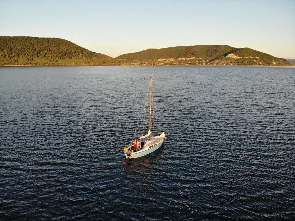 Моя Maxi 77. Стоянка на якоре напротив Ширяево