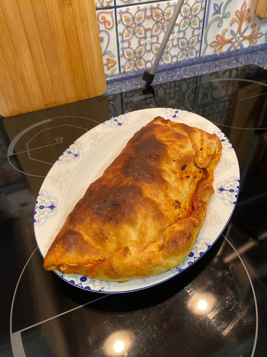 Кальцоне по неаполитански