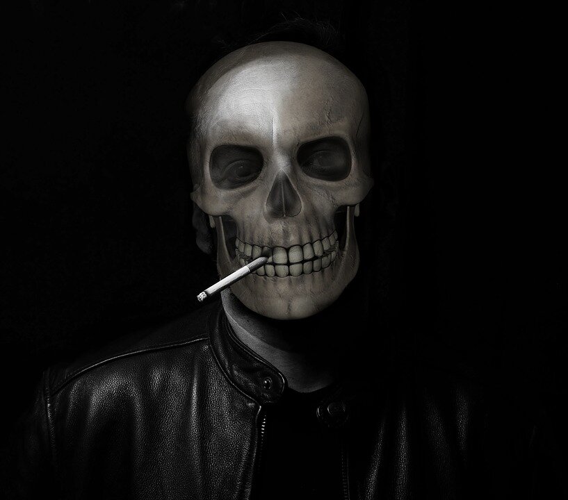 https://cdn.pixabay.com/photo/2019/03/05/13/44/smoking-4036197_960_720.jpg