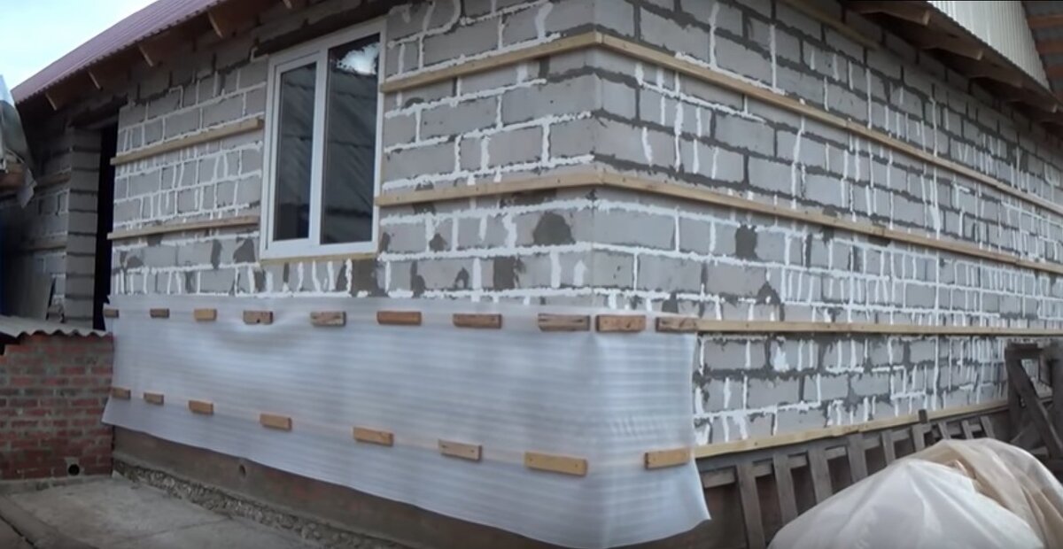 схема утепления стен пенополистиролом. утеплитель для стен снаружи пеноблока. наружное утепление стен дома из пеноблоков. утеплять ли дом из пеноблоков. утепление пеноблока снаружи минватой.