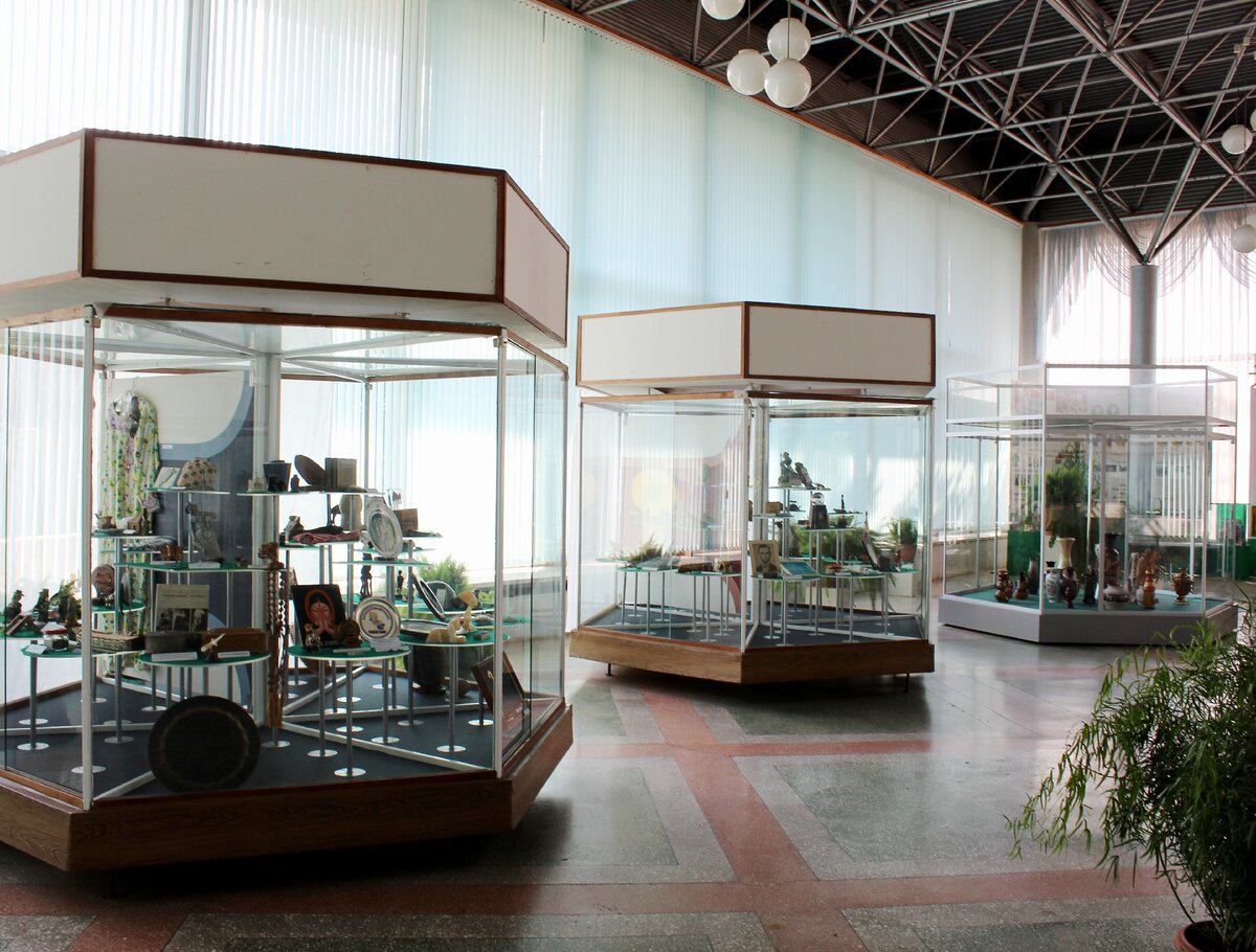 Фото автора канала "Кукляндиля| куклы СССР, РФ, мира".