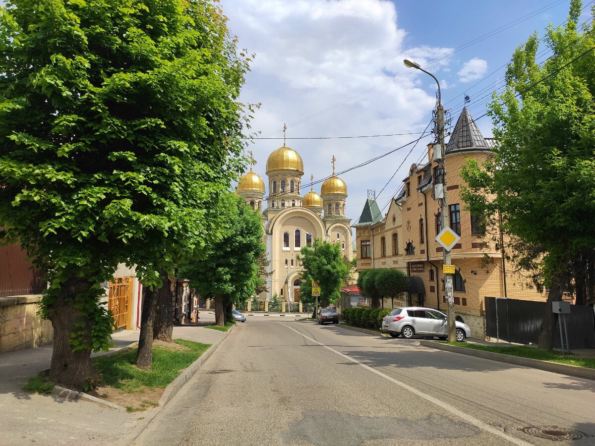 Жить на этой улице вполне комфортно и удобно... | Кисловодск город - курорт  | Дзен