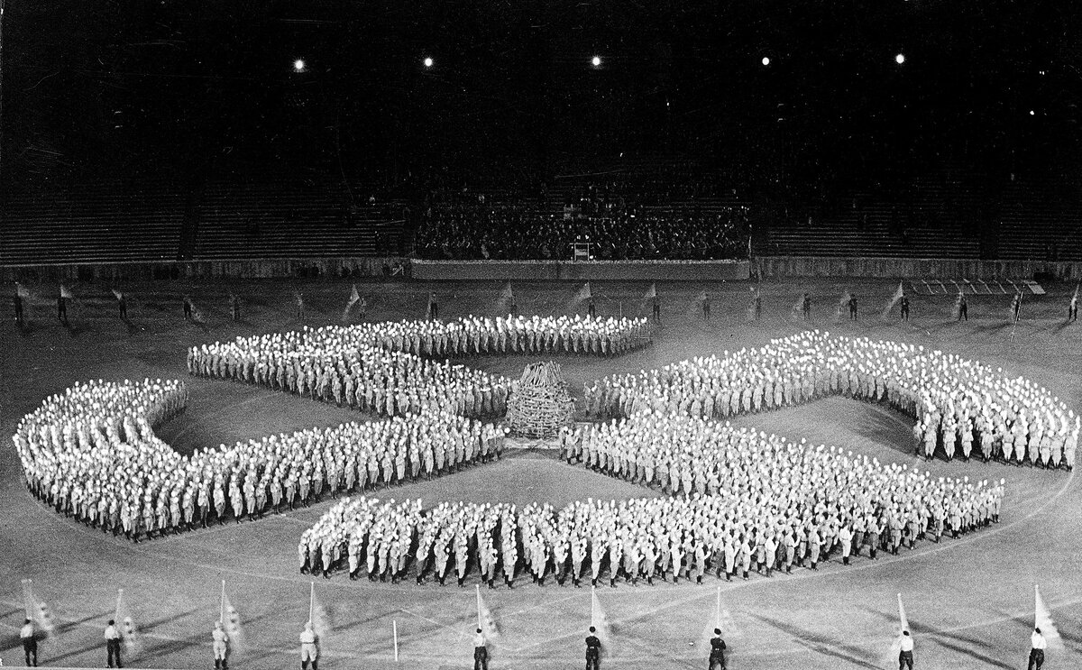 Съезды нсдап. Факельные шествия в Германии 1933.