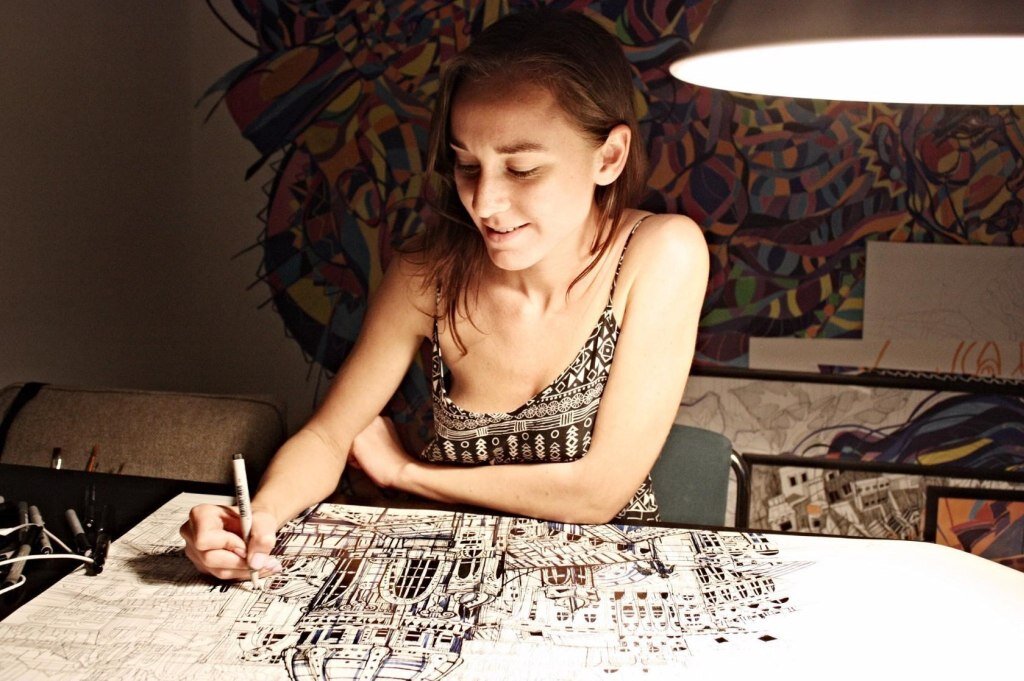 Мария Сусаренко за работой . Фото из открытого доступа в интернете.