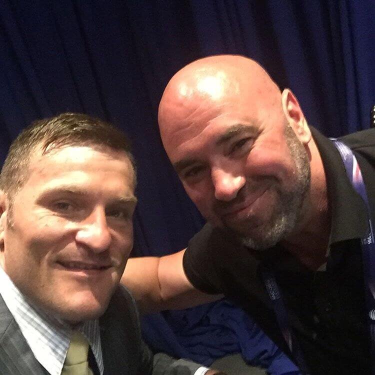 В июне 2011 года будущий чемпион был подписан в UFC. Первый свой бой в октябре 2011 года провёл против Джоуи Белтрана и победил единогласным решением судей. В феврале 2012 году заработал первую премию «Нокаут вечера» в бою с Филом де Фрисом.