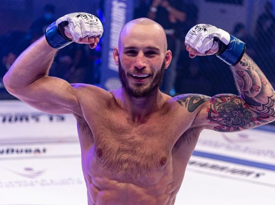 Саша Палатников , гражданство Гонконг, 32 года, проф рекорд 6-2