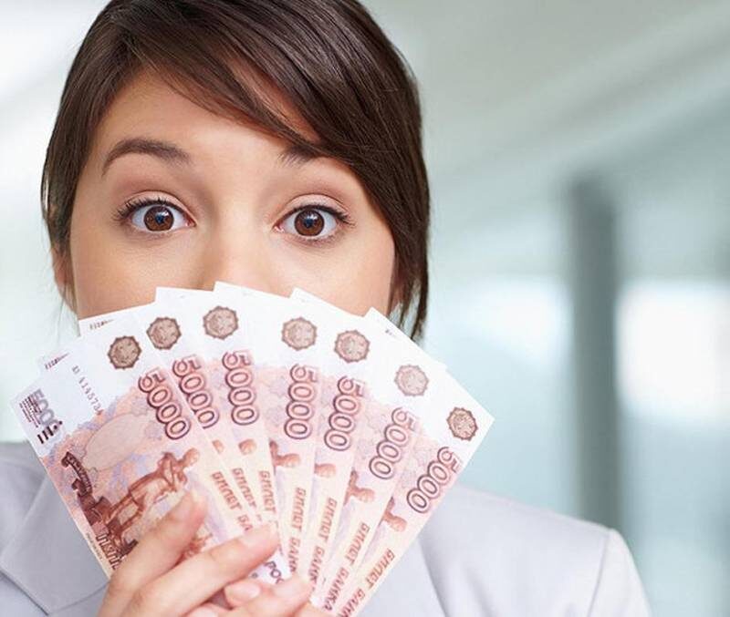 зарплата менеджеров складывается из оклада и % от сделки