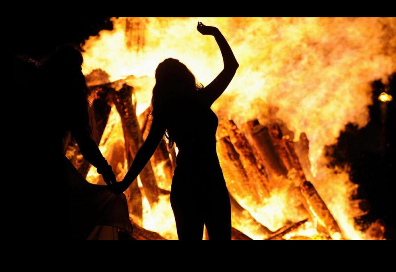 Человек всегда воспринимал прирученный огонь как благо. Костер, очаг, печь — на протяжении тысяч лет было для любого человека прочно связано с домом, уютом, пищей.  Замечательно, что современная наука позволяет говорить о «генетической совместимости» человека и огня…