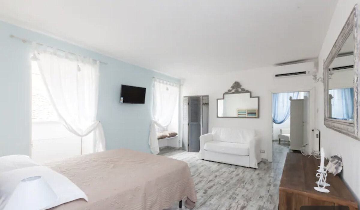 Наша светлая квартира в Риме. Чтобы создать темноту пришлось закрывать ставни