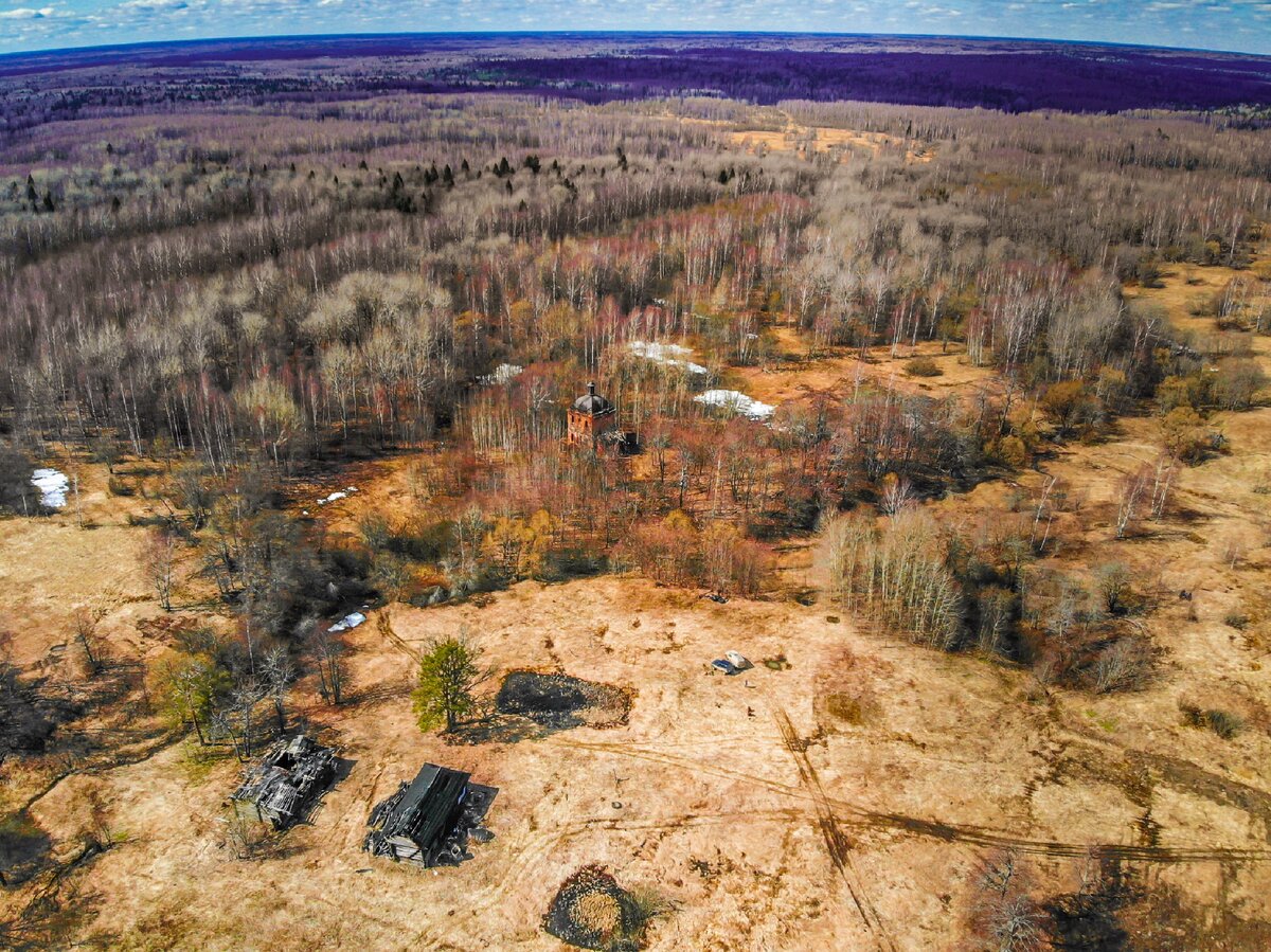 Два дома и храм в Николо-Царевне
