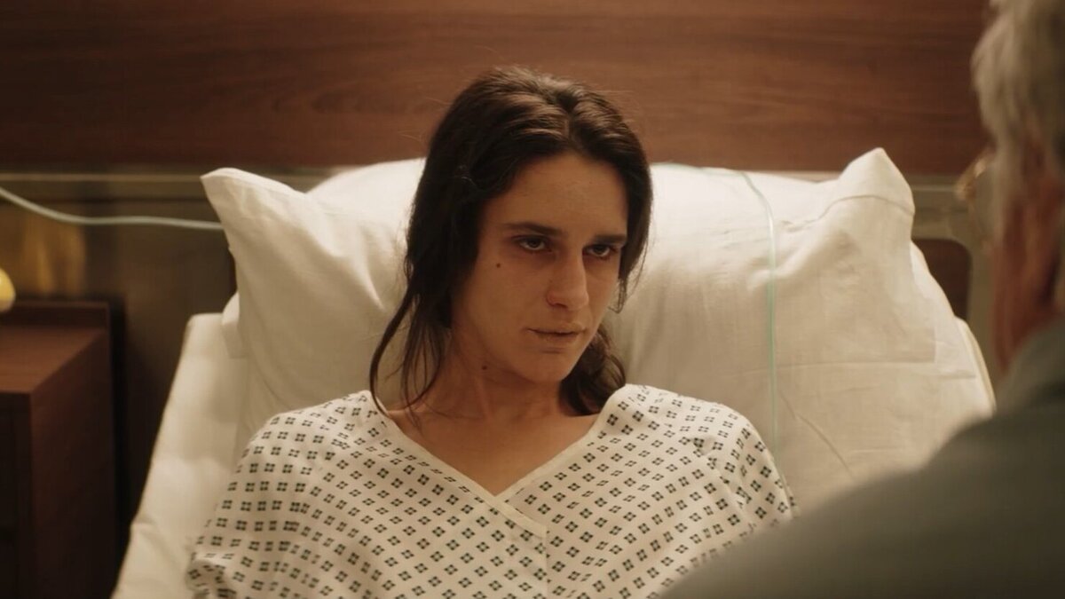 Главная героиня весь фильм пытается разобраться с тем, что с ней произошло