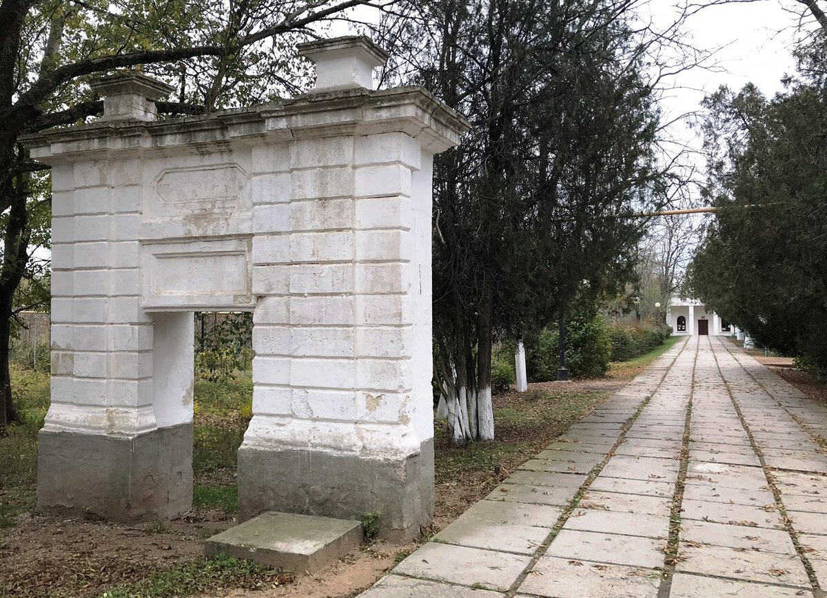 Львов нет, но арки так стоят