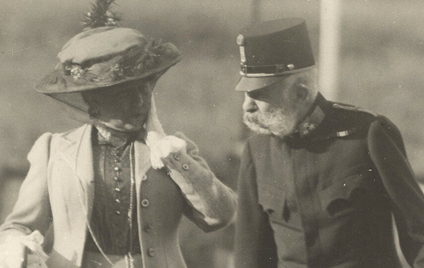 Франц Иосиф с К. Шратт на прогулке