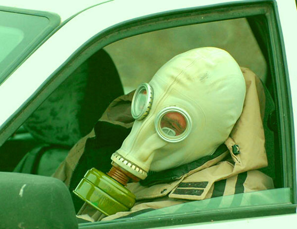 Лучшей защитой от слезоточивого газа является противогаз