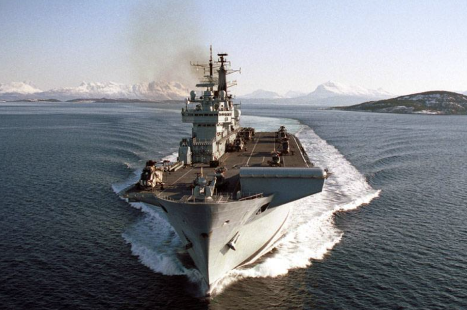 21 ships. Авианосец Инвинсибл 1982. HMS Invincible авианосец. Авианосцы Инвинсибл Англии. Авианосец Гермес 1982.