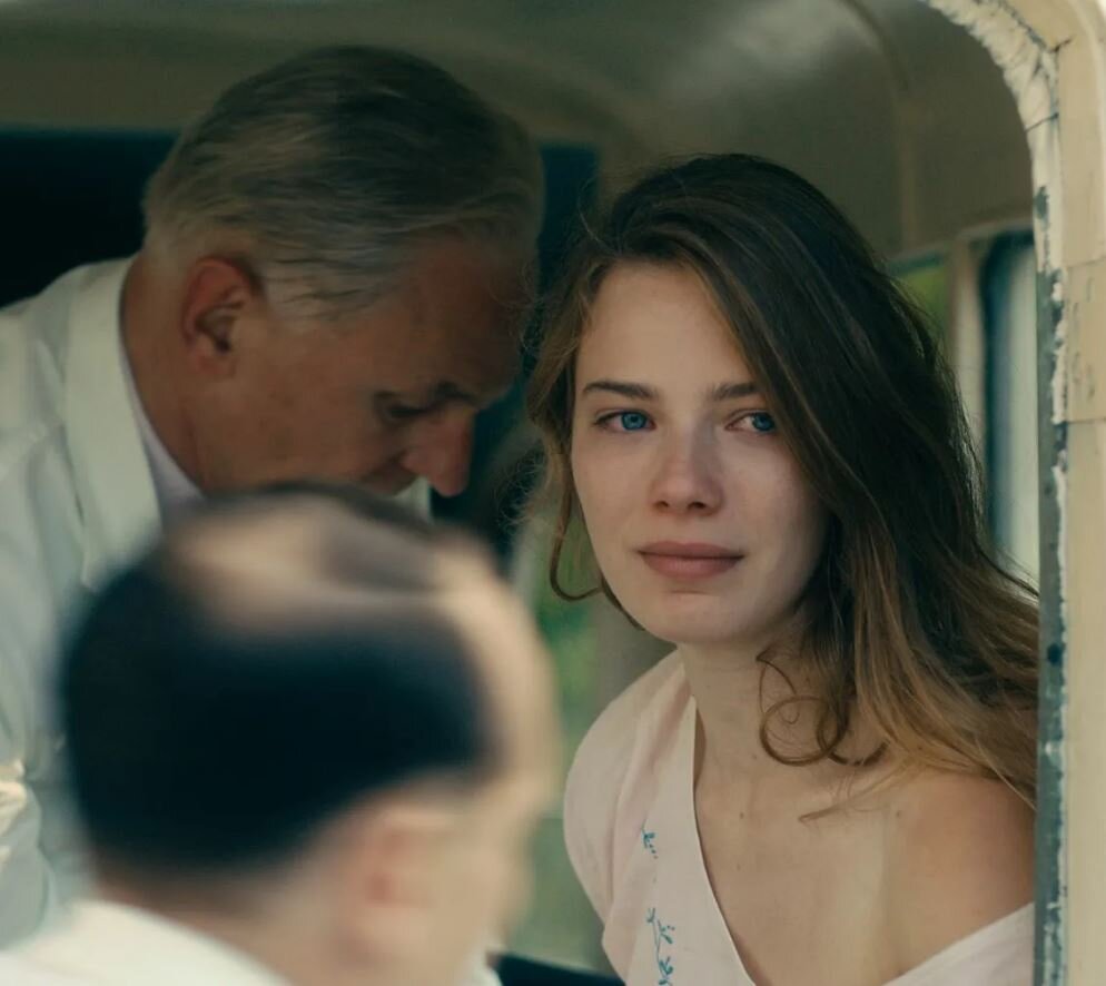 Актриса Саския Розендаль в роли прекрасной Элизабет Май. 