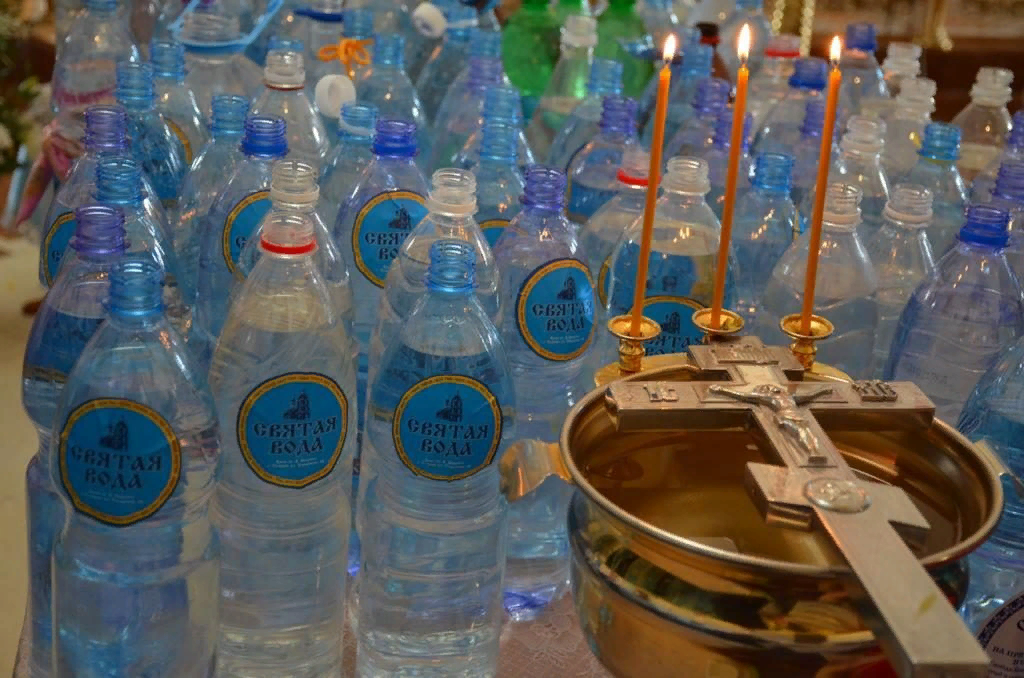 https://pravzhizn.com/blog/2020-01-10-kreshhenskaya-svyataya-voda.html