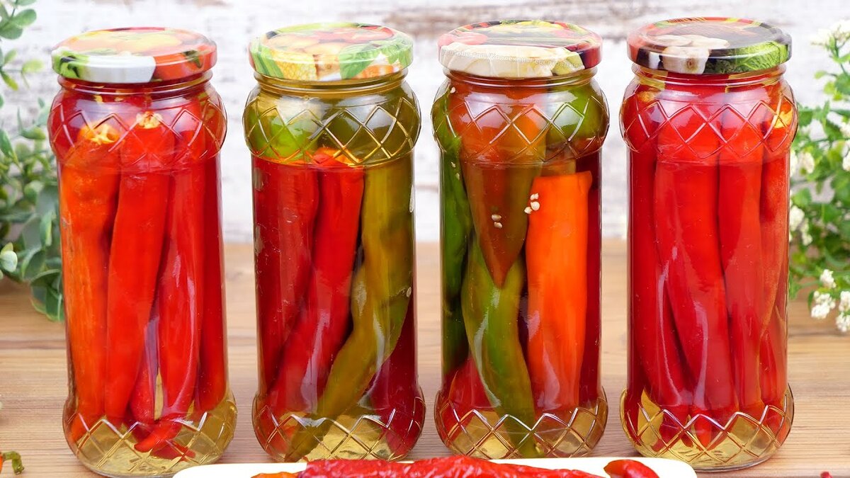 Перец чили маринованный. Консервация острого перца. Маринование горького перца огонек. Перец консервированный острый чили. Маринованные чили на зиму.