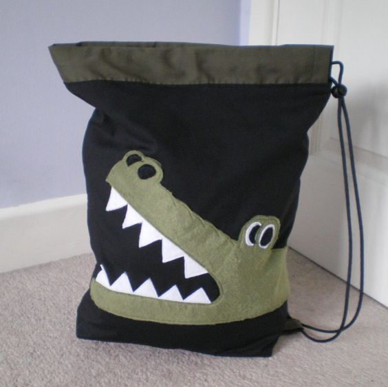 Простой декор, который оценит любой подросток, тем более, что это сумка-котомка. wowthankyou.co.uk