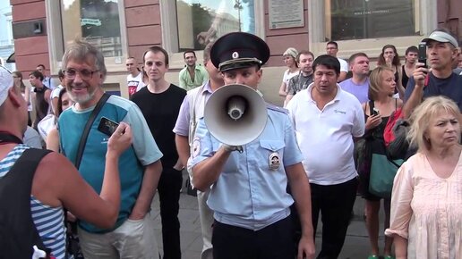 Санкт петербург волшебник. Санкт петербург волшебник. Волшебник с малой садовой санкт-петербург. Волшебник на улицах питера на ковре. Волшебник с малой садовой санкт-петербург.