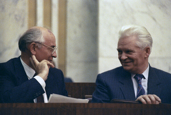 М. Горбачев и И. Силаев