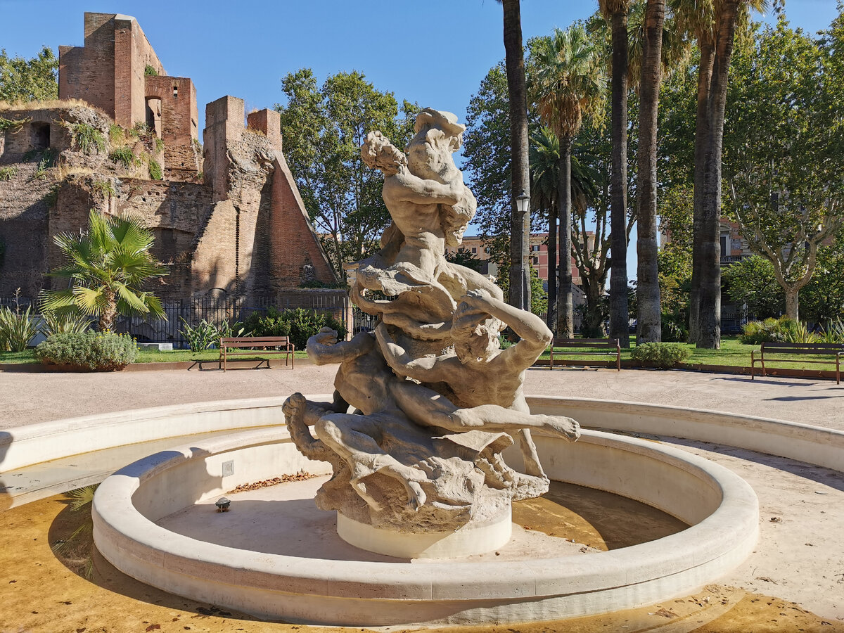 Скульптурная композиция Марио Рутелли, которая находится на площади Виктора Эммануила II