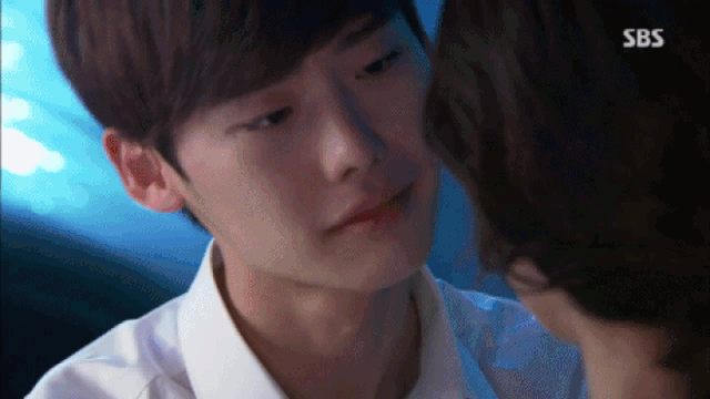 Поцелуй из дорамы "Я тебя слышу"